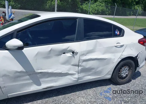 2018 Kia Forte Lx z USA, uszkodzony, nr VIN 3KPFK4A73JE180543